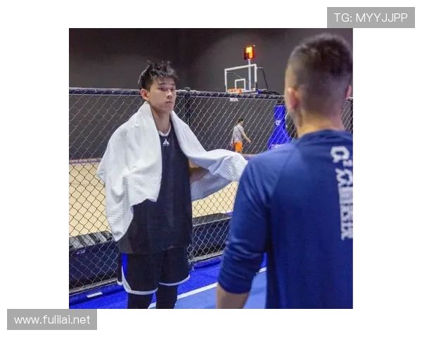 杨瀚森微笑温暖林葳互动瞬间